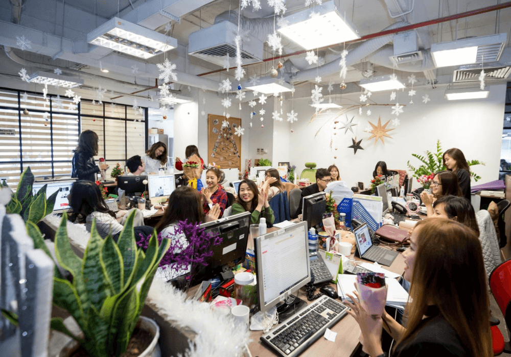 Admicro-nhan-vien (3) (1).png