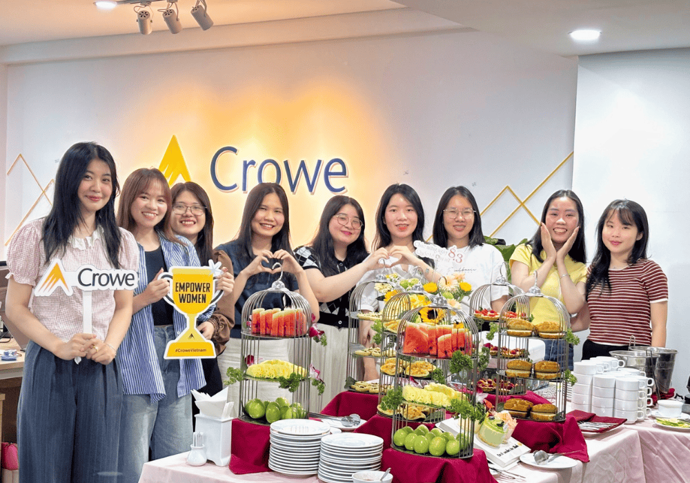 crowne-viet-nam-nhan-vien.png