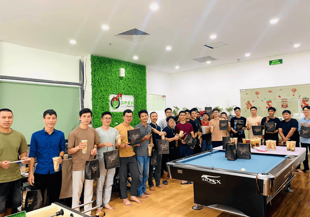 open-techiz-business-technology-nhan-vien-2.png