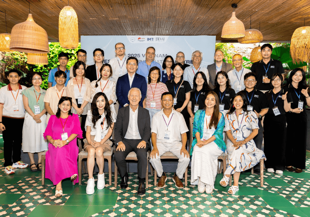 IMT-Solutions-nhan-vien (3) (1).png