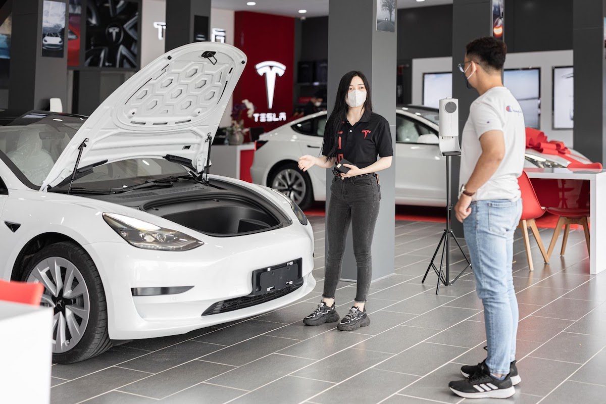 whats-it-like-to-work-at-tesla.jpeg