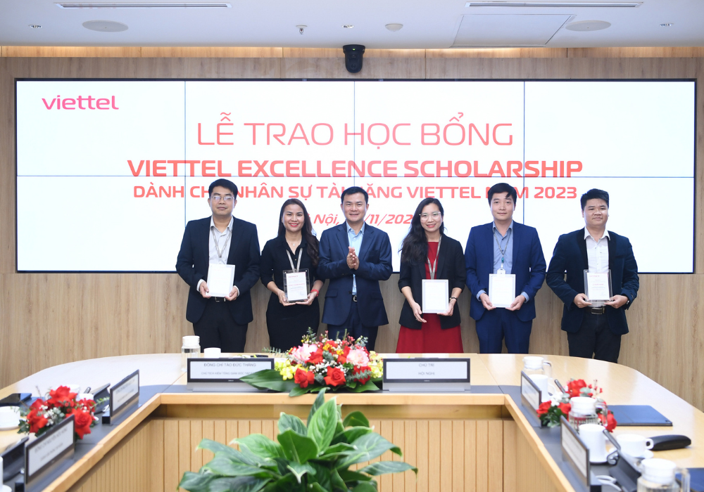 Viettel-High-Tech-nhan-vien (4).png