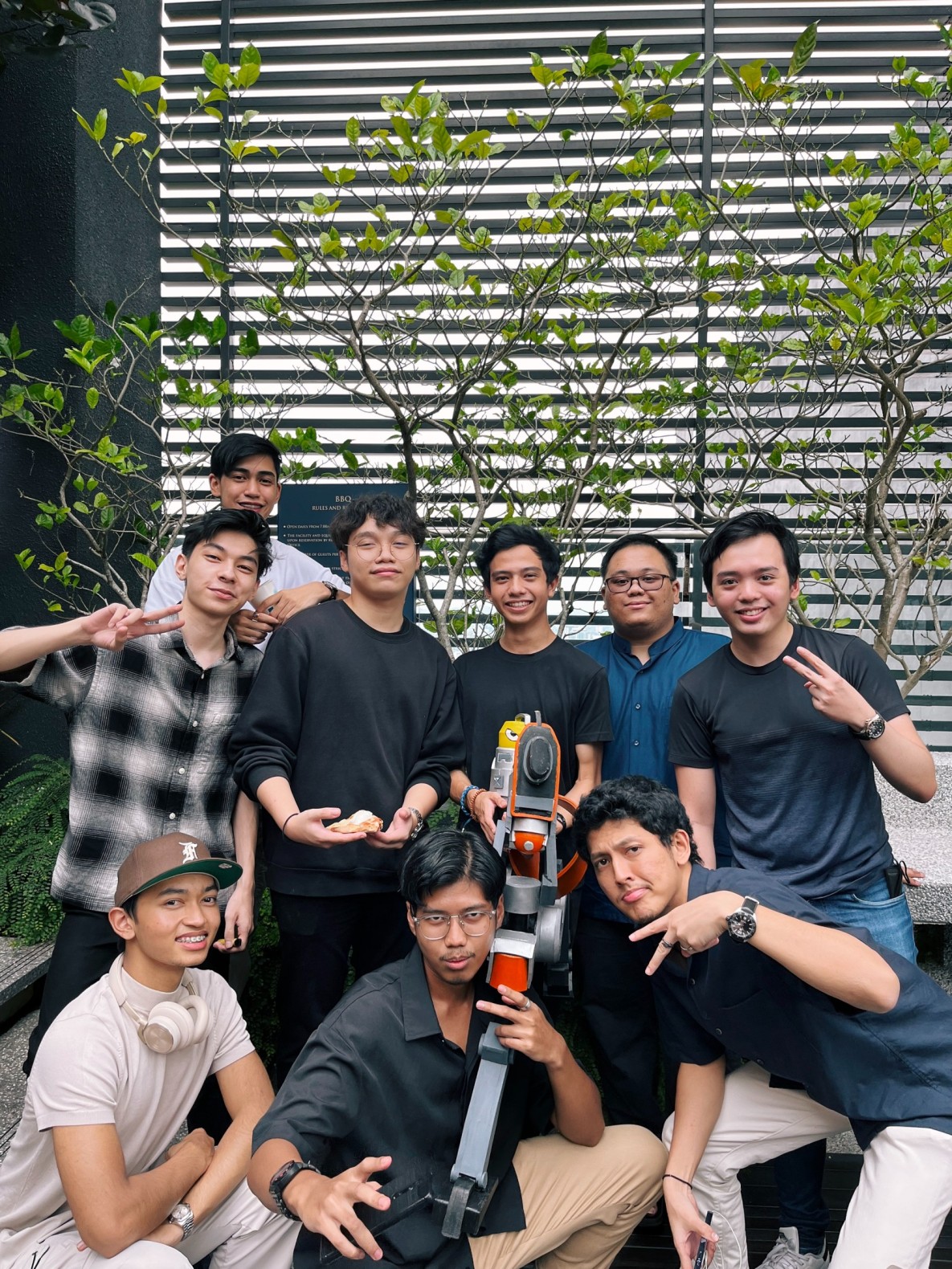 Fj7jJPkVQAAzwdD (1).jpg