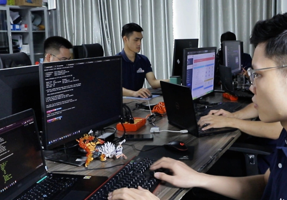 HostlingViet-nhan-vien (3).png