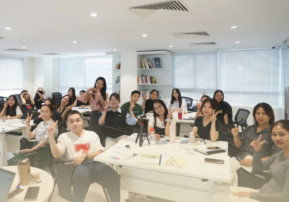 Calie-nhan-vien (6).png