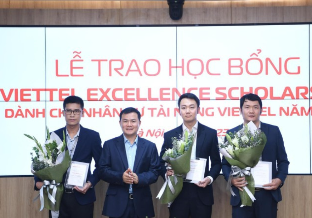 Viettel-High-Tech-nhan-vien (5).png