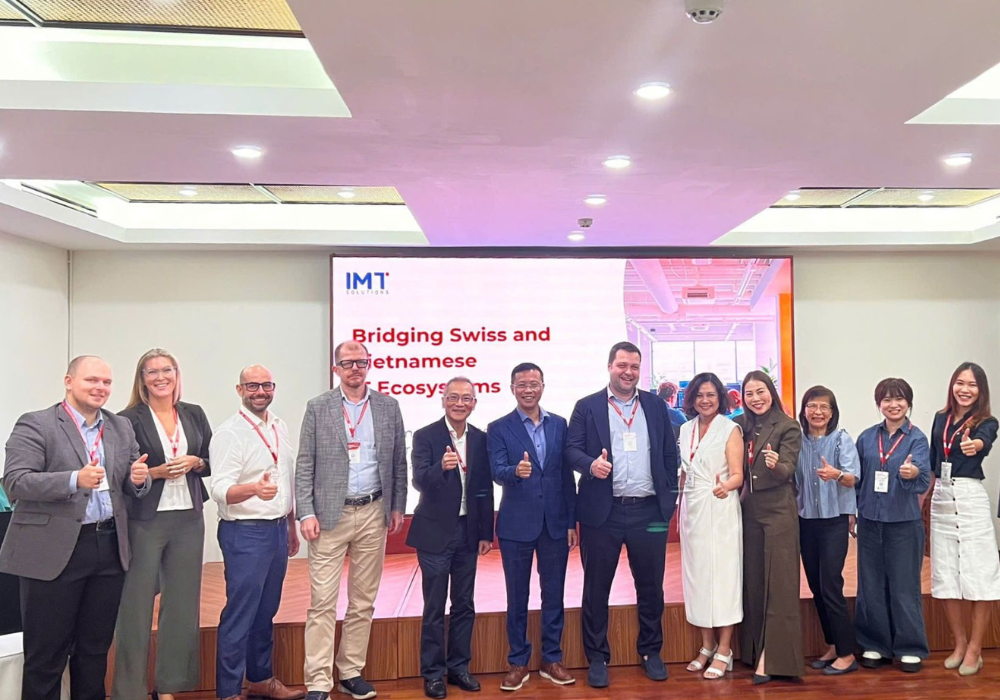 IMT-Solutions-nhan-vien (2).png