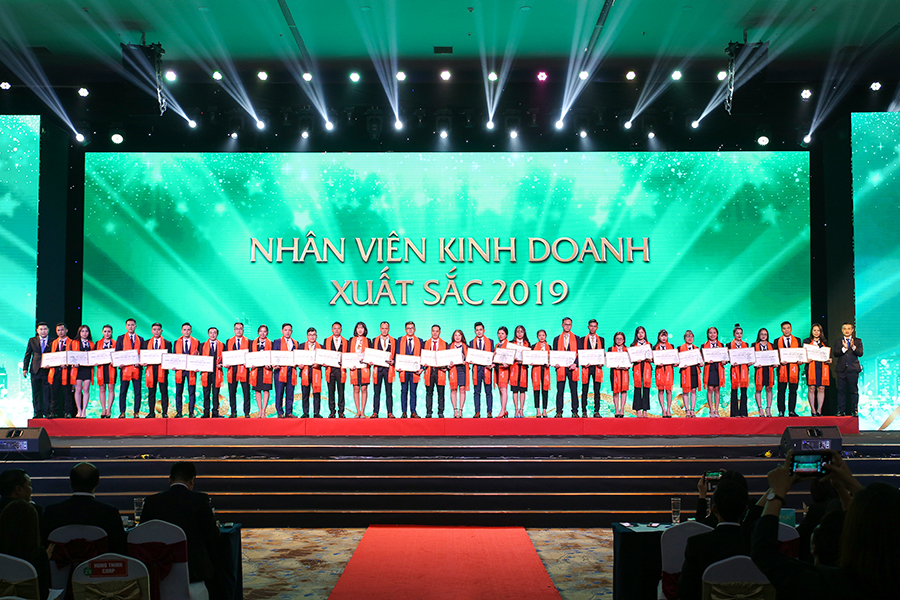nhan-vien-xuat-sac-2019.jpg