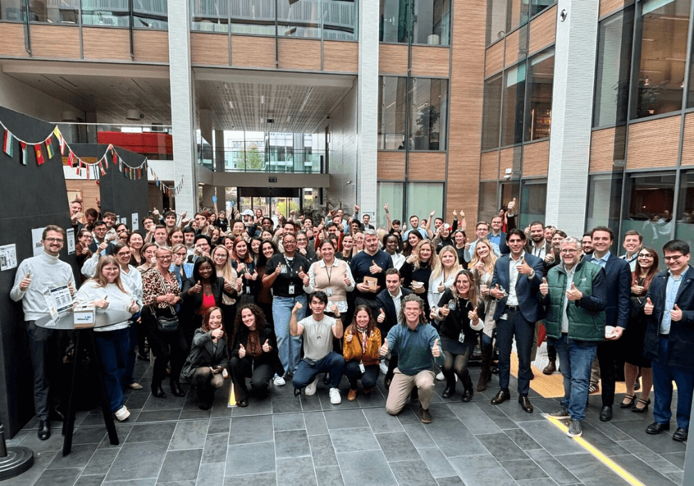 Blackstone-Vietnam-nhan-vien (2) (2).png