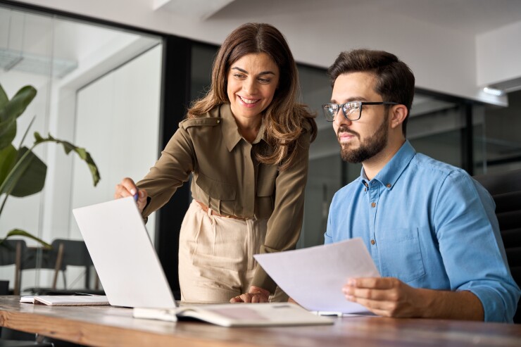 PEO là gì? So sánh PEO và EOR cho doanh nghiệp
