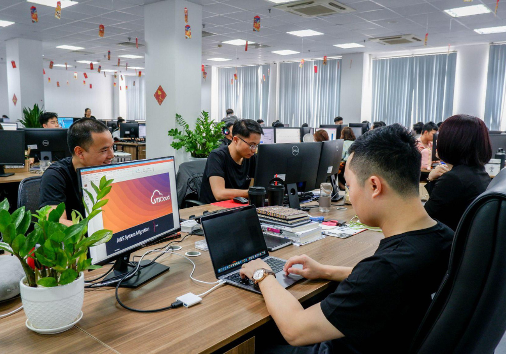 Vuihoc-nhan-vien (1).png