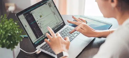 #10 Strategies for Attracting Women In Tech Company-002