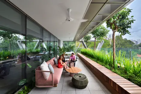 Working at GSK Singapore: Company History, Culture, Benefits, and Leadership-001